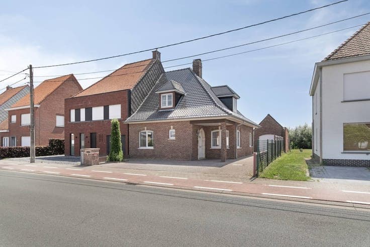 Semi-detached house on 1,084m²
