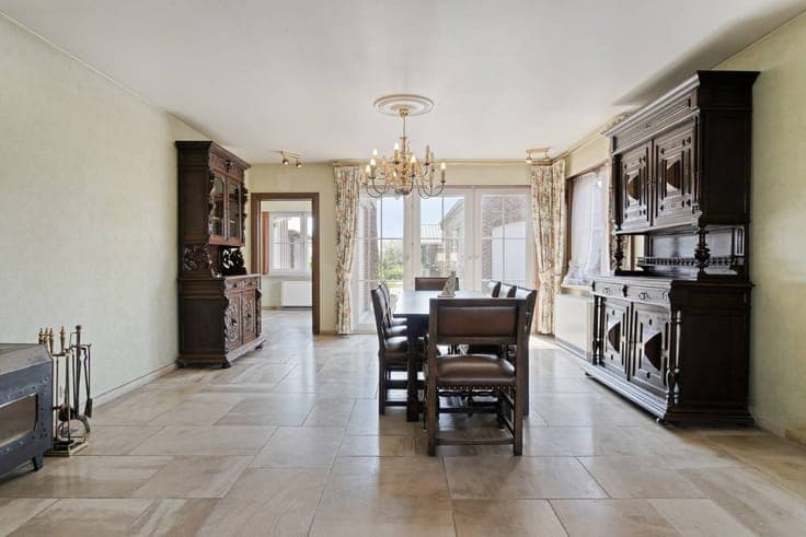 Semi-detached house on 1,084m²