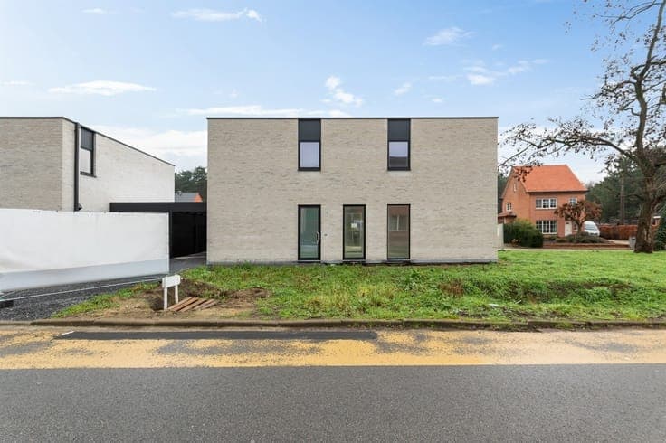 Modern shell*new construction home in the green of Zoerle-Pa