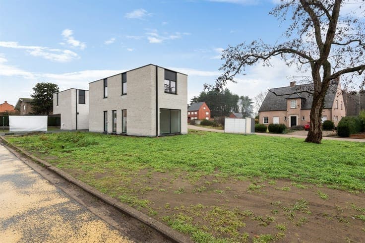 Modern shell*new construction home in the green of Zoerle-Pa