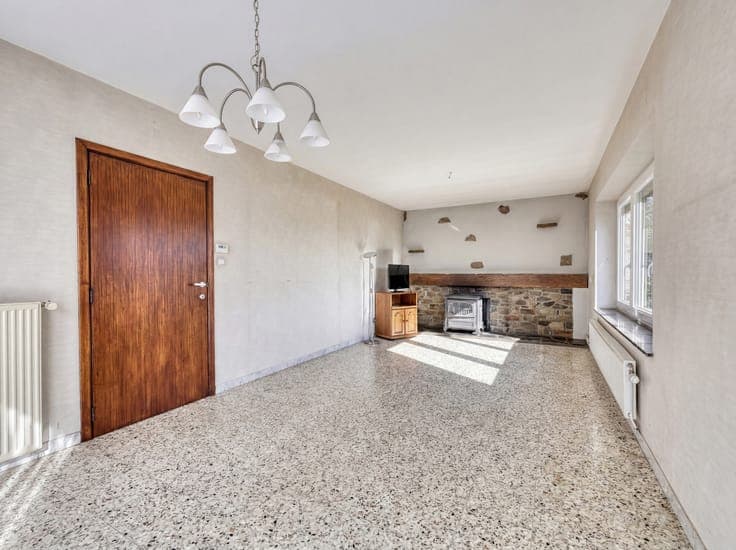 Maison habitable de plain-pied dans une rue calme
