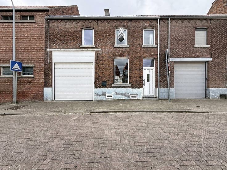 Op te frissen woning met garage, binnenkoer, 3 slpks