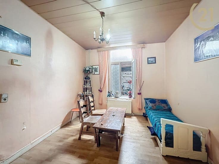ingle-family house to renovate – great potential & location