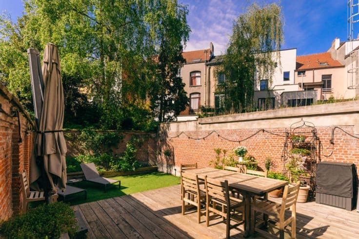 Exclusive townhouse with a south-west facing garden in the Z