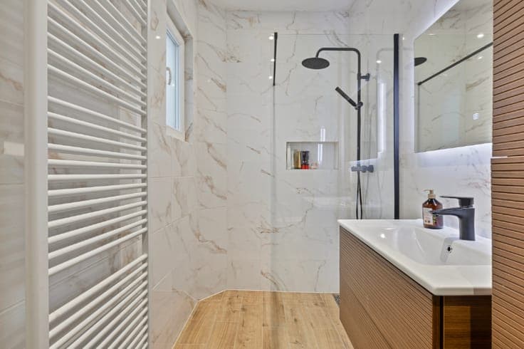 Lichtrijke hoekwoning met 3 slaapkamers, zonnepanelen en ...