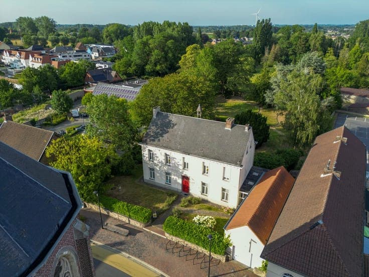 A charming former rectory on an exceptional 3,850 m² proper