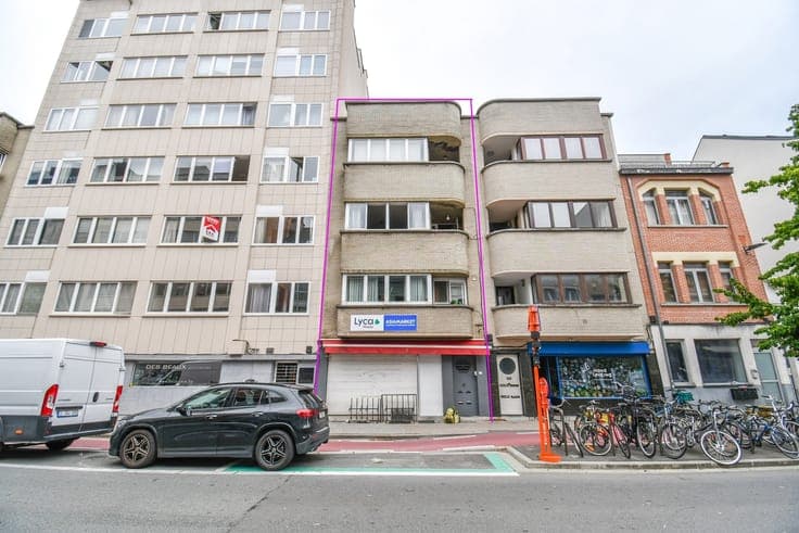 Attractive Investment Property with 3 Apartments and a Let C