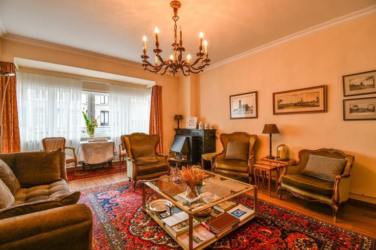 Attractive Investment Property with 3 Apartments and a Let C
