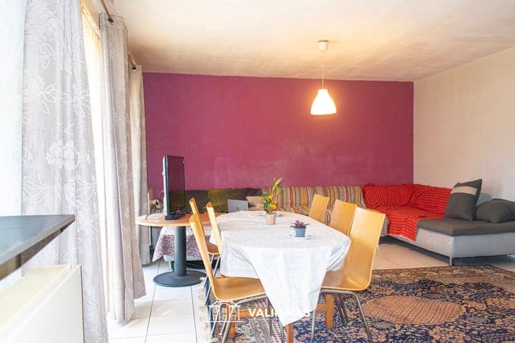 Welgelegen opbrengsteigendom met 3 appartementen & garage...