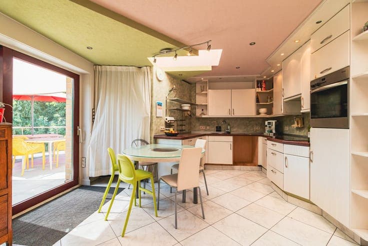Moderne RUIME GEZINSWONING met 4 SLAAPKAMERS aan de MOOIE...