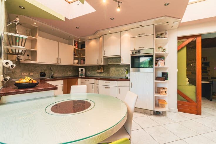 Moderne RUIME GEZINSWONING met 4 SLAAPKAMERS aan de MOOIE...