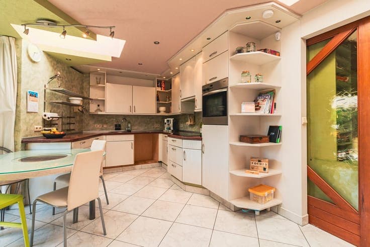 Moderne RUIME GEZINSWONING met 4 SLAAPKAMERS aan de MOOIE...