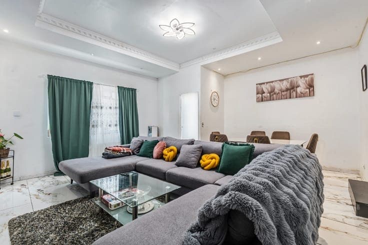 Spacious home with 3 bedrooms and 2 bathrooms in Aalst
