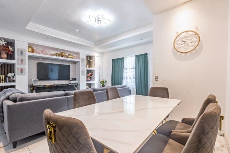 Spacious home with 3 bedrooms and 2 bathrooms in Aalst