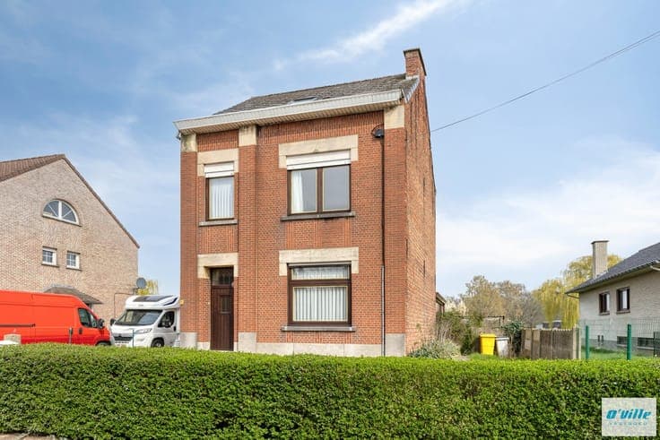 COSY STYLISH HOUSE WITH A WONDERFUL SPACIOUS GARDEN