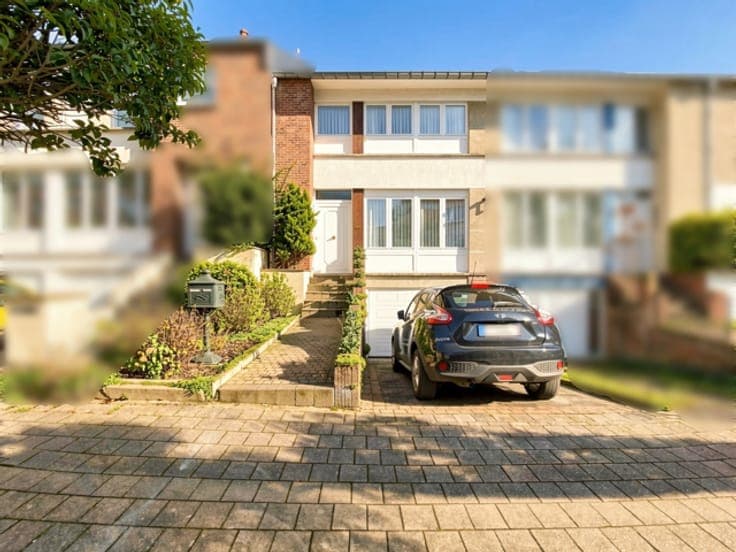 Opportunity: 2 bedr - chldrn bedr in attic - garden - garage