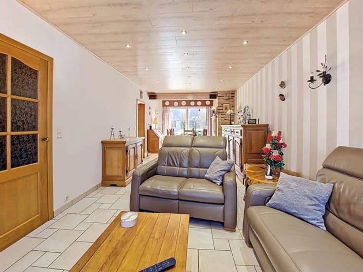 Opportunity: 2 bedr - chldrn bedr in attic - garden - garage