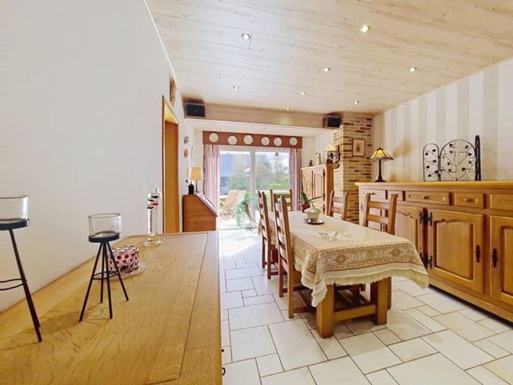 Opportunity: 2 bedr - chldrn bedr in attic - garden - garage