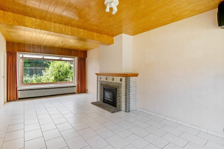 Verzorgde halfopen bebouwing met garage