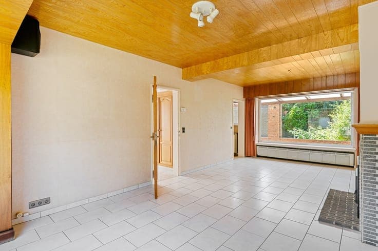 Verzorgde halfopen bebouwing met garage