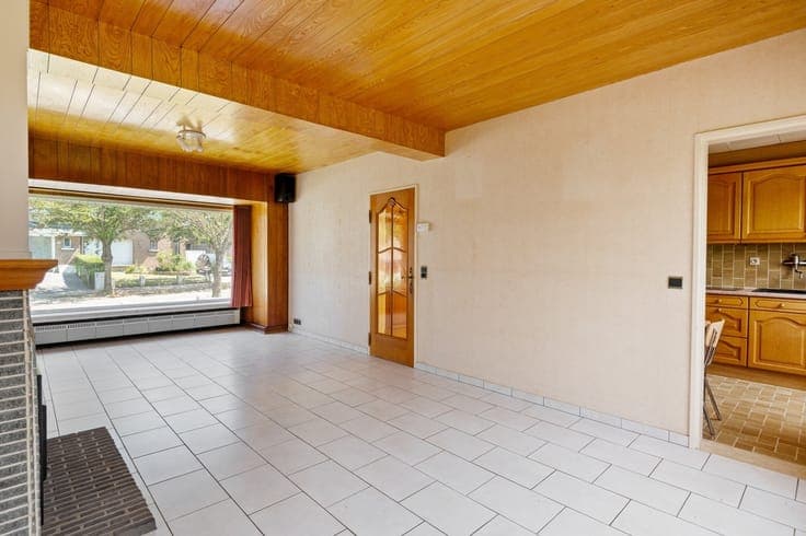 Verzorgde halfopen bebouwing met garage