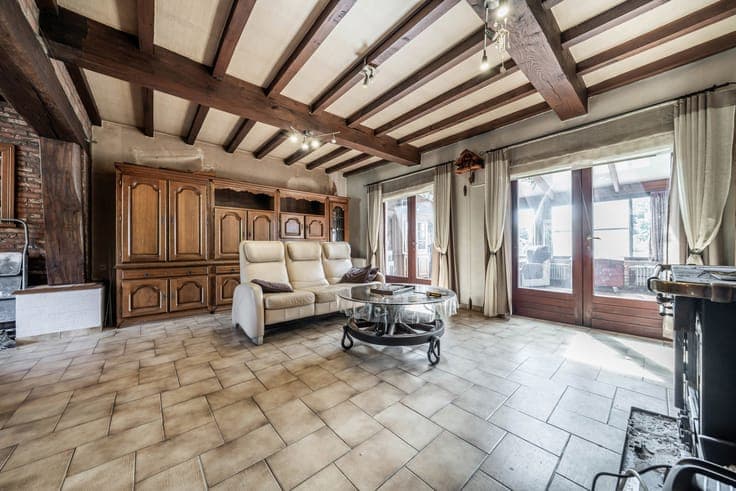 Spacieuse villa avec 5 chambres, véranda, garages et atelier