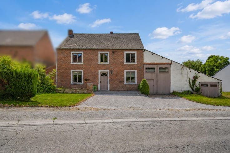 Spacieuse villa avec 5 chambres, véranda, garages et atelier