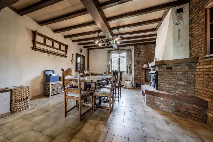 Spacieuse villa avec 5 chambres, véranda, garages et atelier