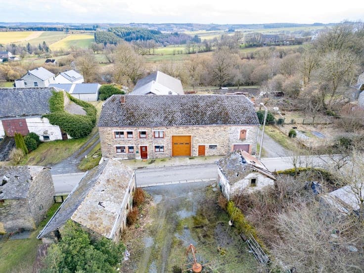 3-bedroom stone house + garages + workshop – Vellereux