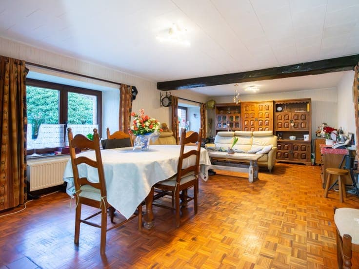 3-bedroom stone house + garages + workshop – Vellereux
