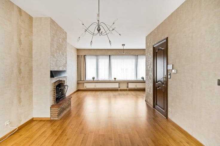 Centraal gelegen beletage-woning met 3 slpk., inpandige g...