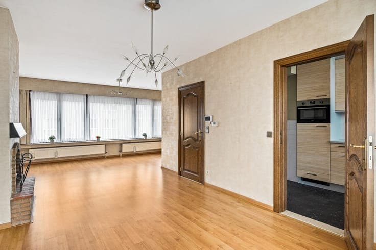 Centraal gelegen beletage-woning met 3 slpk., inpandige g...