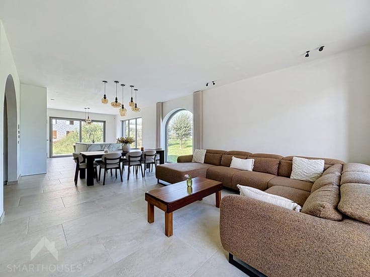 Beautiful villa in a superb location, with 4 bedrooms.