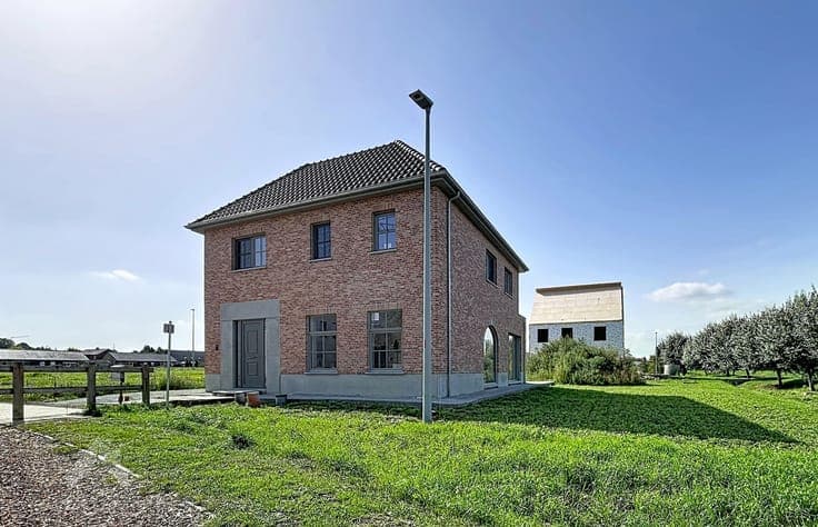 Beautiful villa in a superb location, with 4 bedrooms.