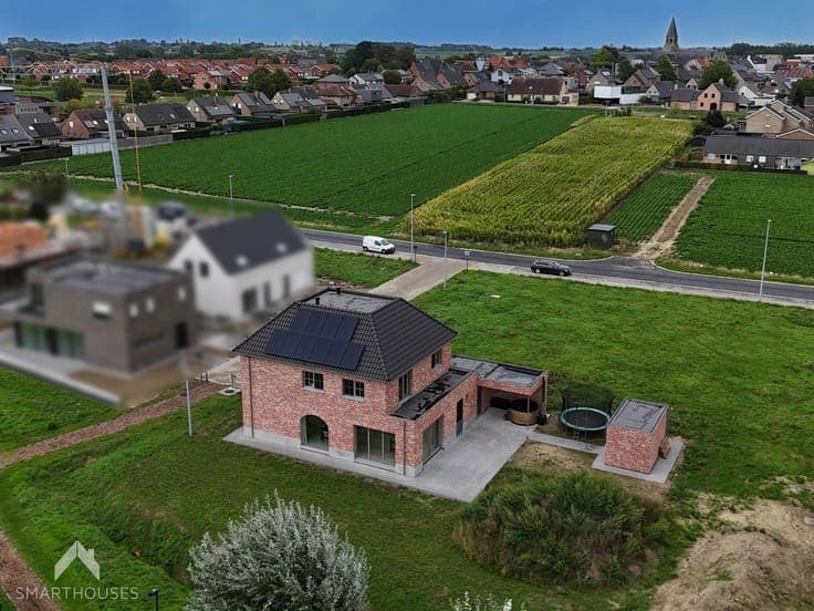 Beautiful villa in a superb location, with 4 bedrooms.