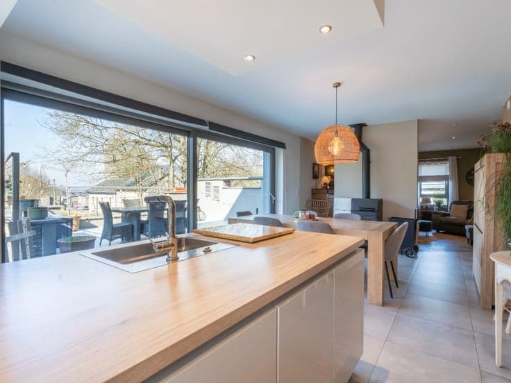 Modern house 5 bedrooms with 2 independent units