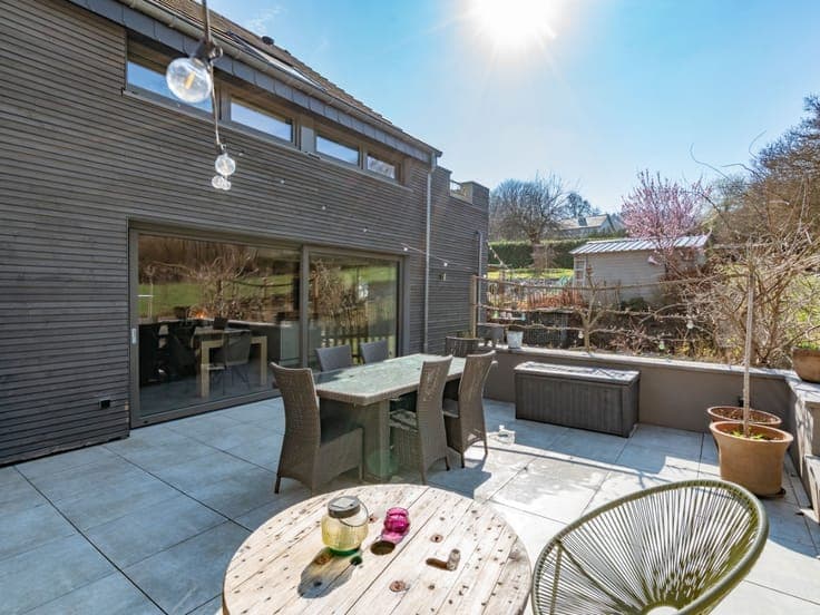 Modern house 5 bedrooms with 2 independent units