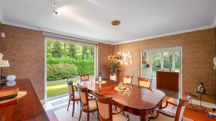 Exclusief gelegen stijlvolle villa op 24 are palende aan ...
