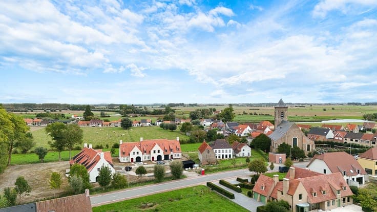 Kwaliteitsvol woonproject met zes landelijke woningen in ...