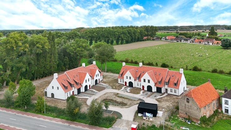 Kwaliteitsvol woonproject met zes landelijke woningen in ...