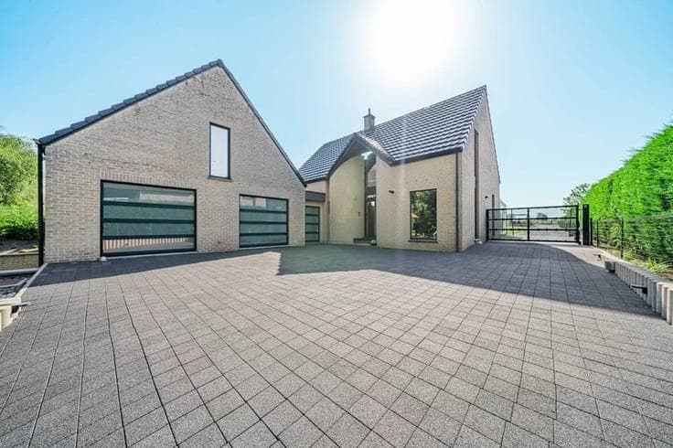 Sale - Villa Lombise - 695,000 €