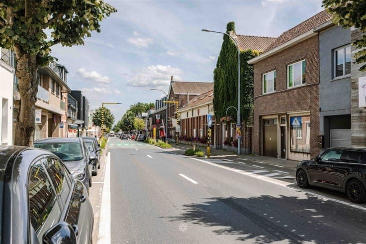 Commercial house with residence in downtown Destelbergen