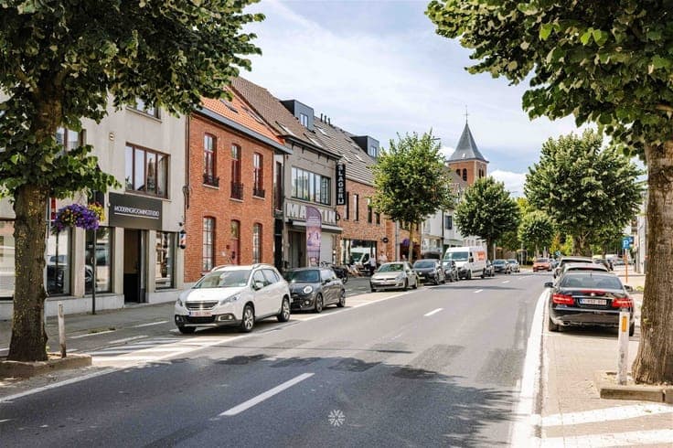 Commercial house with residence in downtown Destelbergen