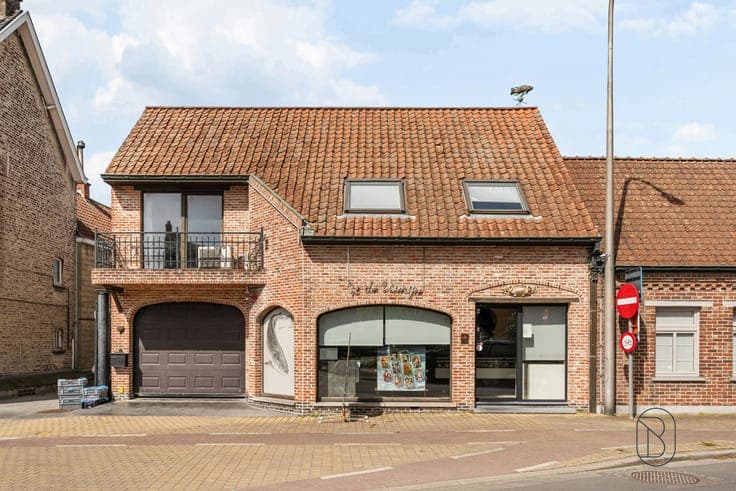 Takeover of fish shop with residence in central Berchem