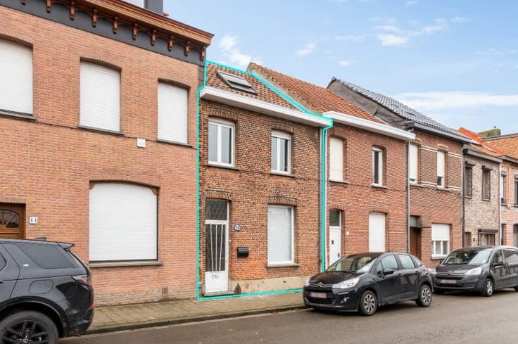 Rustig & centraal gelegen te renoveren rijwoning met 3 SL...
