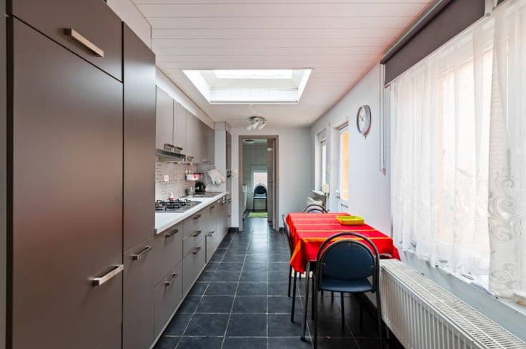 Rustig & centraal gelegen te renoveren rijwoning met 3 SL...