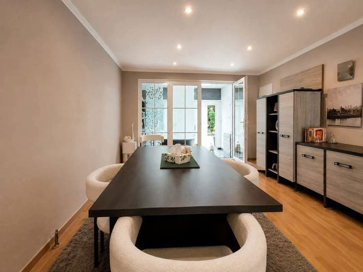 Magnificent House – 4 to 5 bedrooms - 3 toilets - Garden