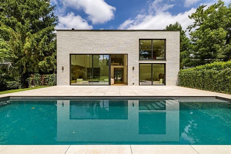 Prince d’Orange – Contemporary Villa with clean architectura