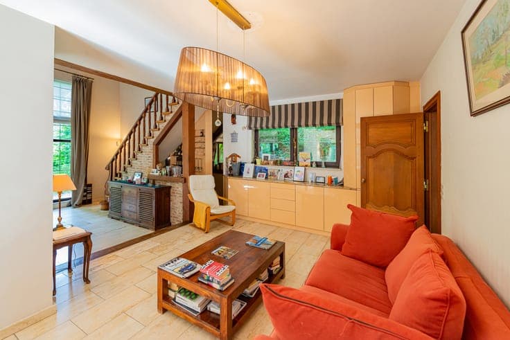 Villa with 6 bedrooms on a plot of 12a 45ca.