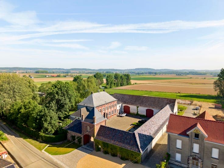 Beautiful exclusive square farmhouse